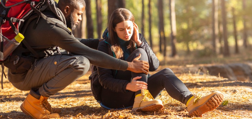 Pärchen bei Wanderunfall