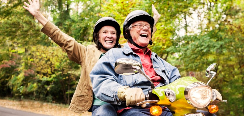 Senior Paar auf Roller