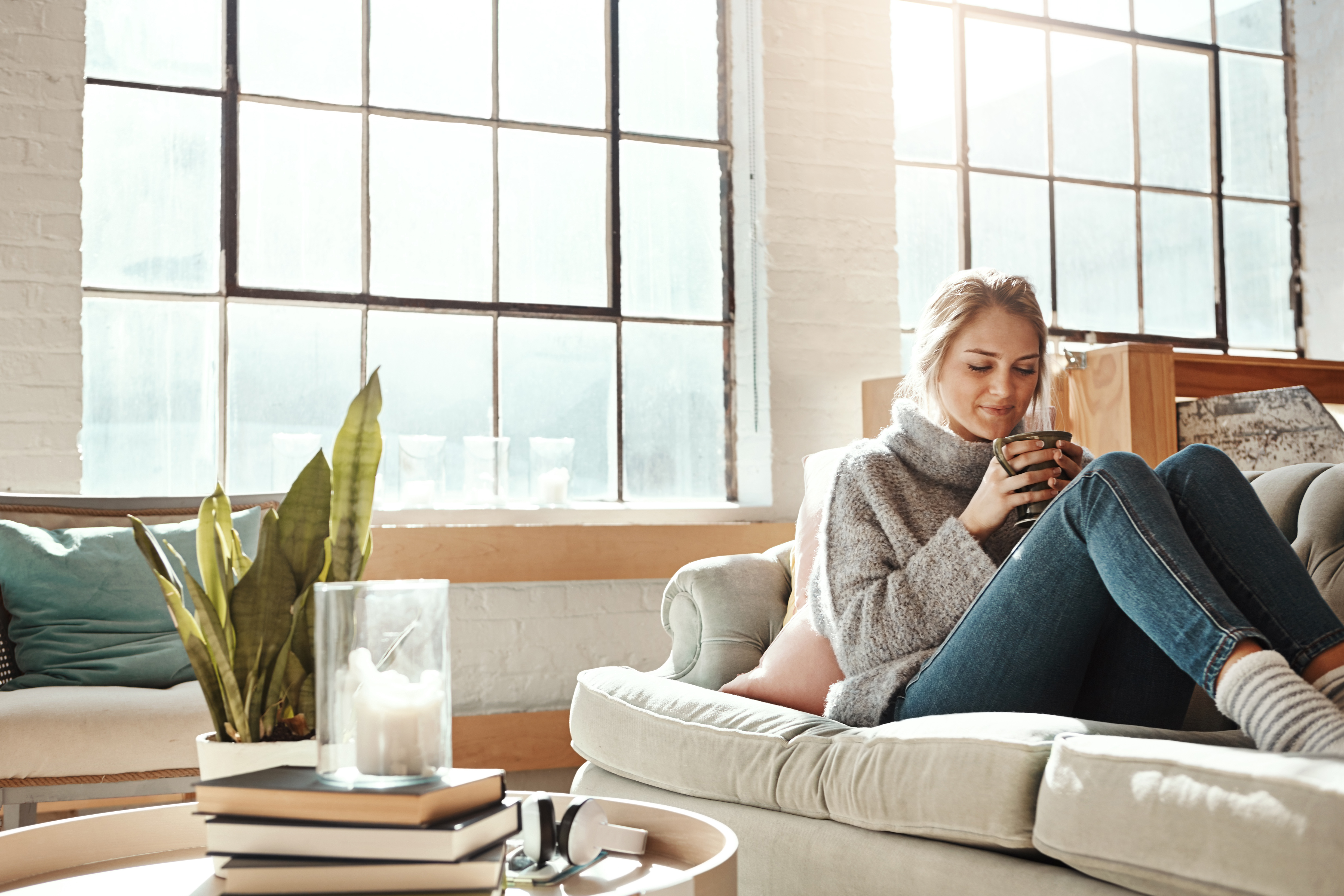 Want to stay home. Свежесть в доме. Winter Sofa. Woman on Sofa.